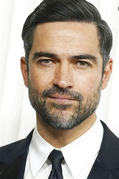 Alfonso Herrera .